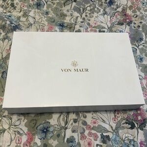 Van Maur Gift Box Empty
